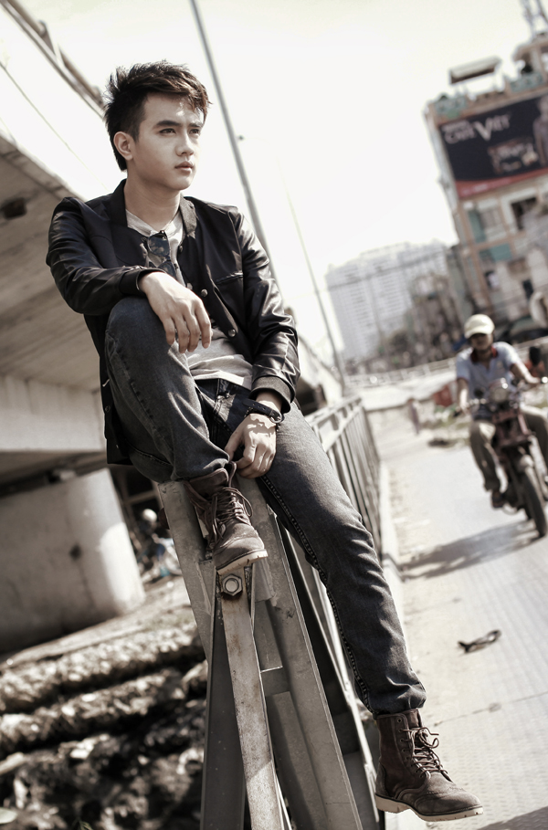 Hotboy T2B - C&aacute; t&iacute;nh, l&ocirc;i cuốn trong BST Alphabet 2