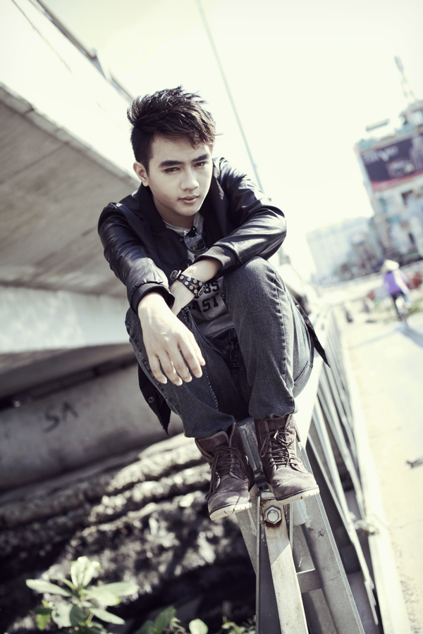 Hotboy T2B - C&aacute; t&iacute;nh, l&ocirc;i cuốn trong BST Alphabet 3