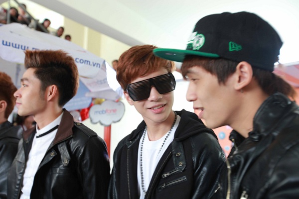 Nh&oacute;m 365 được tiếp th&ecirc;m năng lượng từ sinh vi&ecirc;n 5