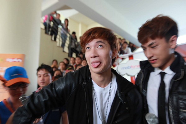 Nh&oacute;m 365 được tiếp th&ecirc;m năng lượng từ sinh vi&ecirc;n 6