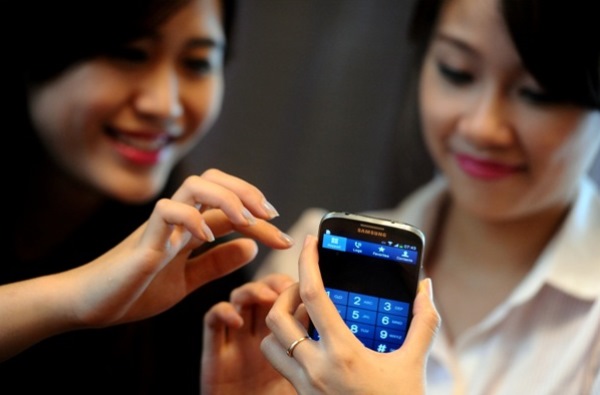 Nhà mạng tăng sức nóng cho siêu phẩm Samsung Galaxy S4 (1)