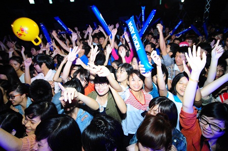 Hàng loạt Vietnam Idol "đột kích" sinh viên ĐH Duy Tân 6