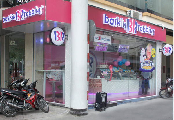 Vui h&egrave; c&ugrave;ng người tuyết Baskin Robbins 2013 5