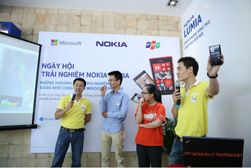 Đón nhận hàng trăm quà tặng từ FPT Nokia Store 6