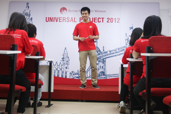 Thí sinh phấn khởi đăng ký vào ĐH British University Vietnam 2