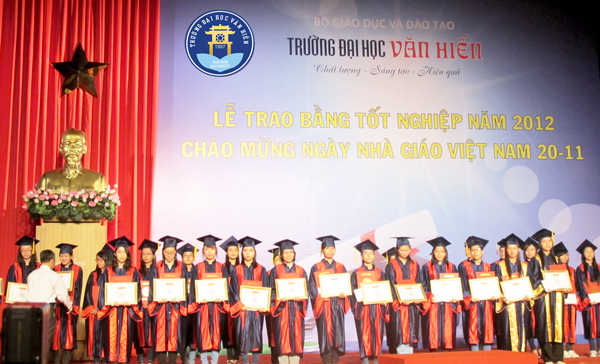 Đại học Văn Hiến: 2,5 tỷ đồng học bổng cho tân sinh viên 2013 1