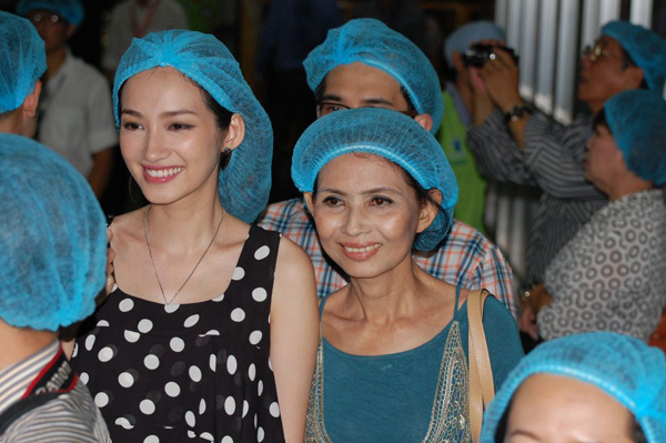 MC Phan Anh v&agrave; HH Tr&uacute;c Diễm thử t&agrave;i l&agrave;m &ldquo;chuy&ecirc;n gia&rdquo; thảo mộc 1