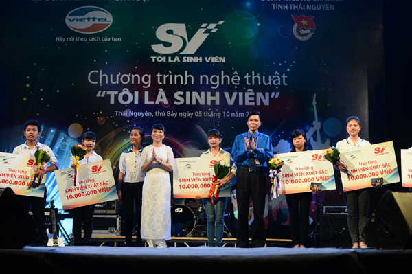 Viettel trao học bổng cho 20 sinh viên đặc biệt tỉnh Thái Nguyên 2