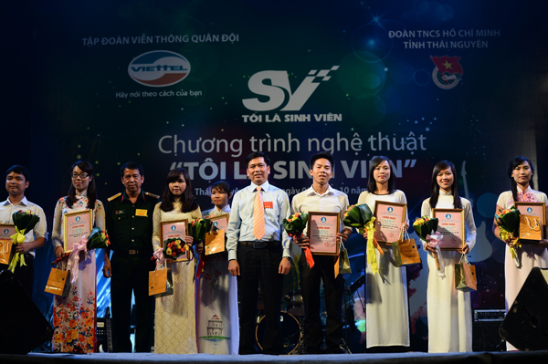 Viettel trao học bổng cho 20 sinh viên đặc biệt tỉnh Thái Nguyên 3