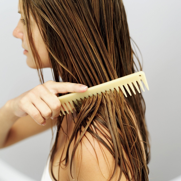 Những thói quen dễ gây hư tổn tóc 2