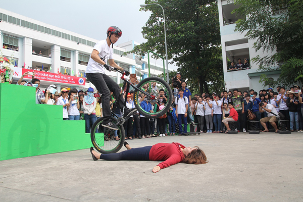 Trial Bike đột k&iacute;ch trường học 2