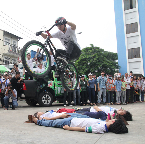 Trial Bike đột k&iacute;ch trường học 3