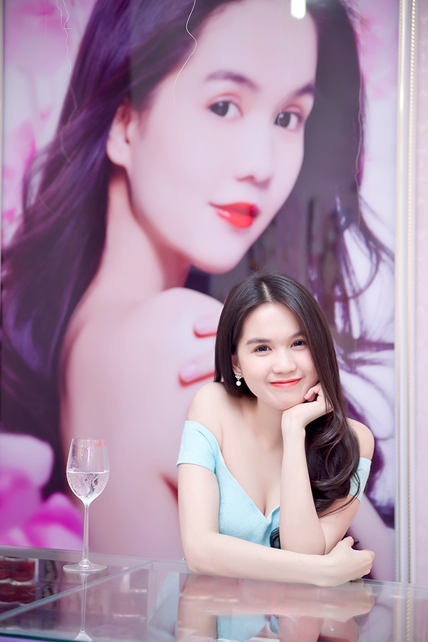 Ngọc Trinh kinh doanh thương hiệu thời trang sang trọng và hợp mốt 8