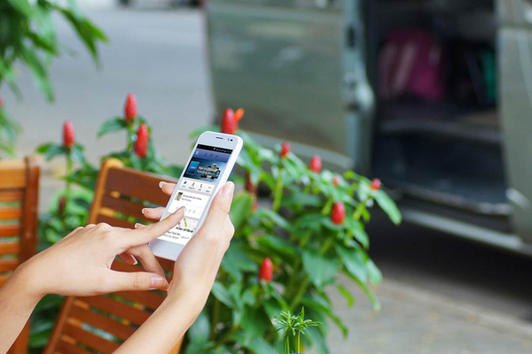 Giới trẻ c&aacute; t&iacute;nh với smartphone cực chất 3