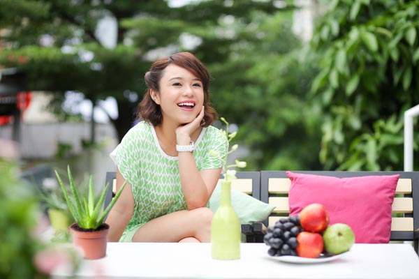 "C&ocirc; n&agrave;ng tươi tắn" ch&iacute;nh hiệu 1