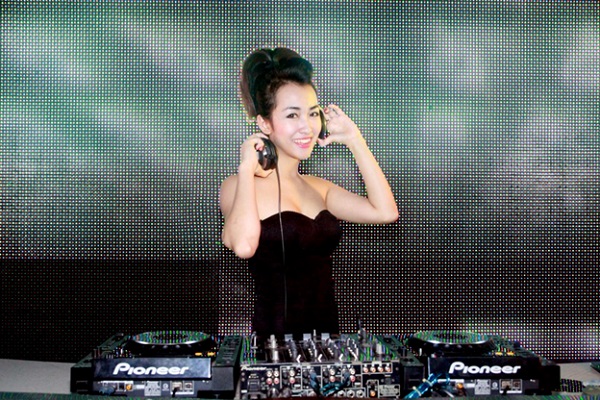 WINGS PARTY: Đêm tiệc của những đôi cánh 4