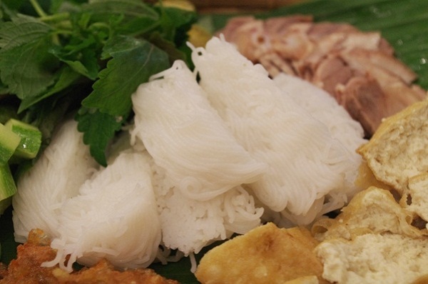 Khám phá quán bún đậu mắm tôm độc đáo nhất Sài Gòn 4