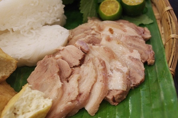 Khám phá quán bún đậu mắm tôm độc đáo nhất Sài Gòn 5