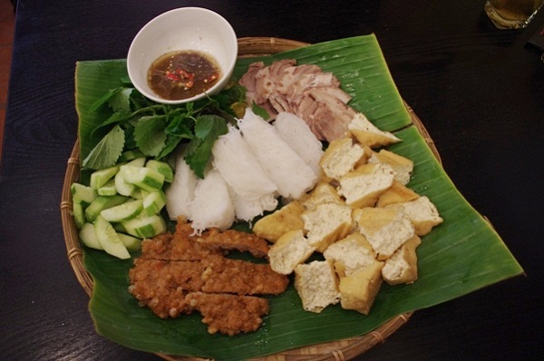Khám phá quán bún đậu mắm tôm độc đáo nhất Sài Gòn 8