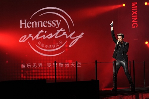 Săn vé cuộc hẹn đầu năm với Adam Lambert tại Việt Nam 2