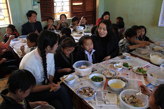 Hoa hậu Ngọc Hân sẻ chia cùng trẻ em nghèo vùng cao Hoa-hau-ngoc-han-se-chia-cung-tre-em-ngheo-vung-cao