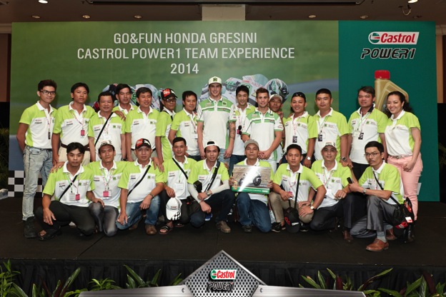 Johnny Trí Nguyễn cháy hết mình cùng MotoGP 2014 9