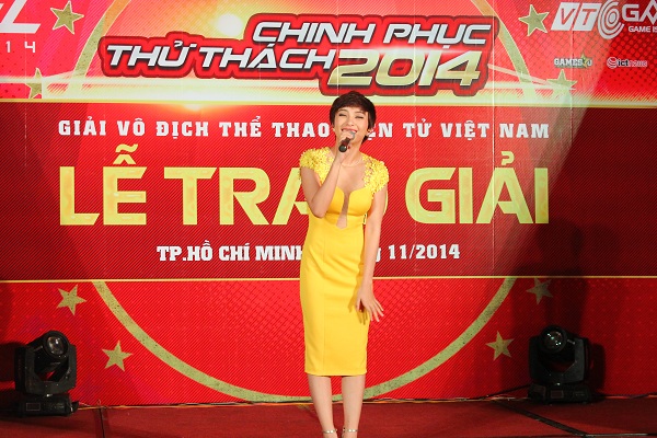 Tiêu Châu Như Quỳnh đọ dáng với Trang Pháp tại VEC 2014 1