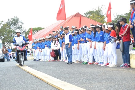 Honda trao giải cuộc thi “Thanh niên với An toàn giao thông 2014” 2