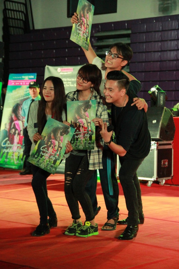 D&agrave;n sao "Ch&agrave;ng trai năm ấy" khuấy động trường ĐH T&ocirc;n Đức Thắng 7