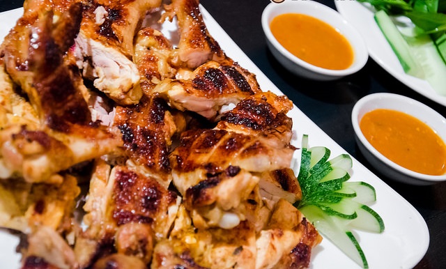 Kỳ lạ quán gà nướng khó tìm nhưng vẫn đông khách 7