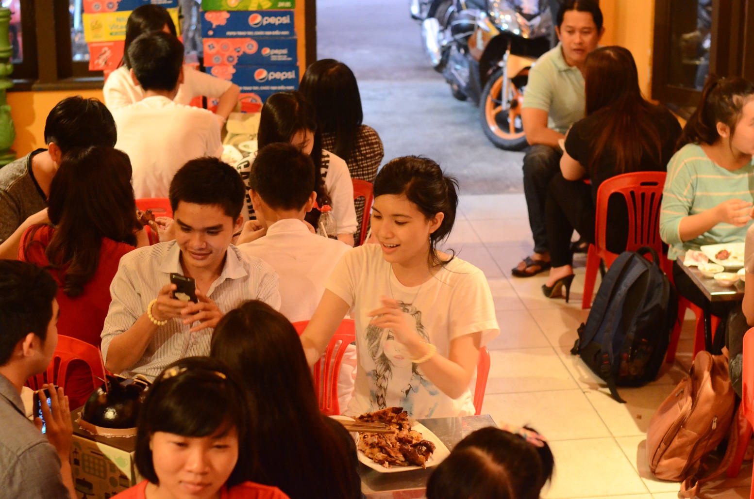 Kỳ lạ quán gà nướng khó tìm nhưng vẫn đông khách 4