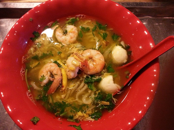Cùng thưởng thức bánh canh ghẹ thơm ngon “hút khách” Hà thành 2