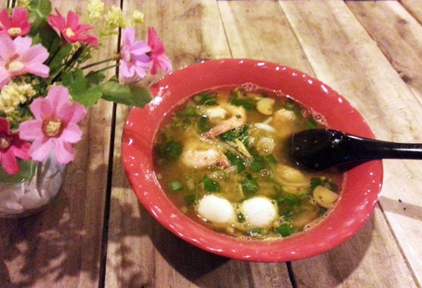 Cùng thưởng thức bánh canh ghẹ thơm ngon “hút khách” Hà thành 5