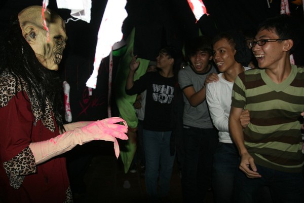 Địa điểm ấn tượng cho giới trẻ chơi m&ugrave;a lễ hội Halloween 5