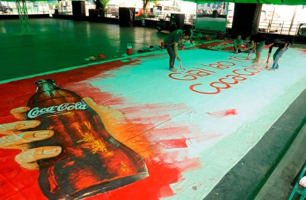 Coca-Cola nâng tầm nghệ thuật quảng cáo bằng billboard sơn dầu 2