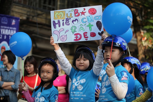 Hơn 4.000 người đi bộ ủng hộ mũ bảo hiểm trẻ em tại Hải Phòng 2