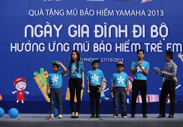 Kh&aacute;n giả Hải Ph&ograve;ng cuồng nhiệt với m&agrave;n biểu diễn của Qu&aacute;n qu&acirc;n The Voice Kids 2