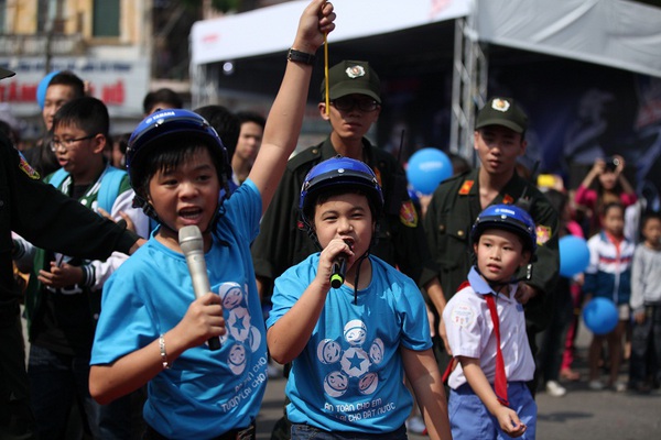 Kh&aacute;n giả Hải Ph&ograve;ng cuồng nhiệt với m&agrave;n biểu diễn của Qu&aacute;n qu&acirc;n The Voice Kids 4