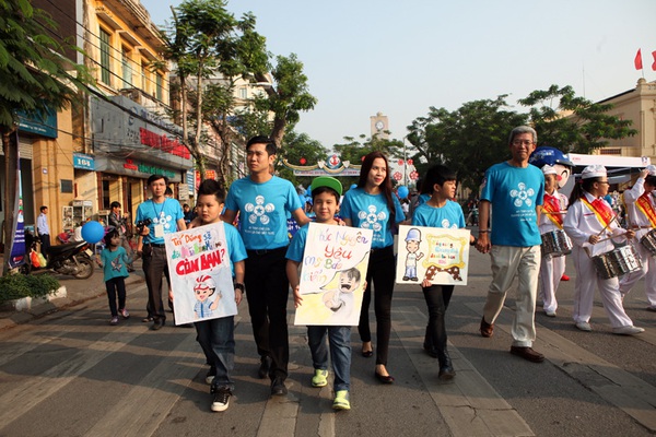 Kh&aacute;n giả Hải Ph&ograve;ng cuồng nhiệt với m&agrave;n biểu diễn của Qu&aacute;n qu&acirc;n The Voice Kids 8