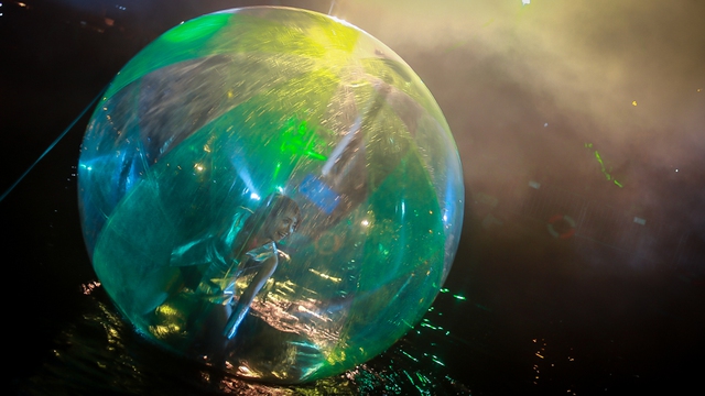 Giới trẻ h&agrave;o hứng đ&oacute;n năm mới 2015 tại Heineken Countdown 12