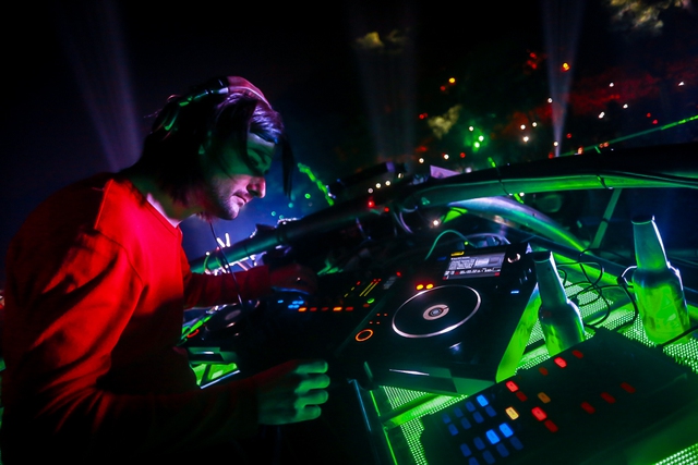 Giới trẻ h&agrave;o hứng đ&oacute;n năm mới 2015 tại Heineken Countdown 14