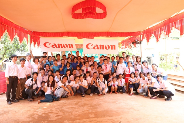 "Canon – Vì thế hệ tương lai" đến với điểm trường lẻ Thiện Cư (Bình Phước) 2