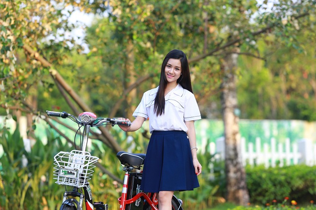 Ngắm vẻ rạng rỡ của hot girl Việt khi mặc đồng phục 8