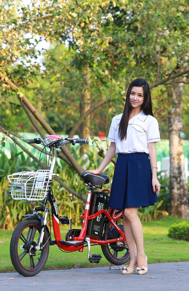 Ngắm vẻ rạng rỡ của hot girl Việt khi mặc đồng phục 9
