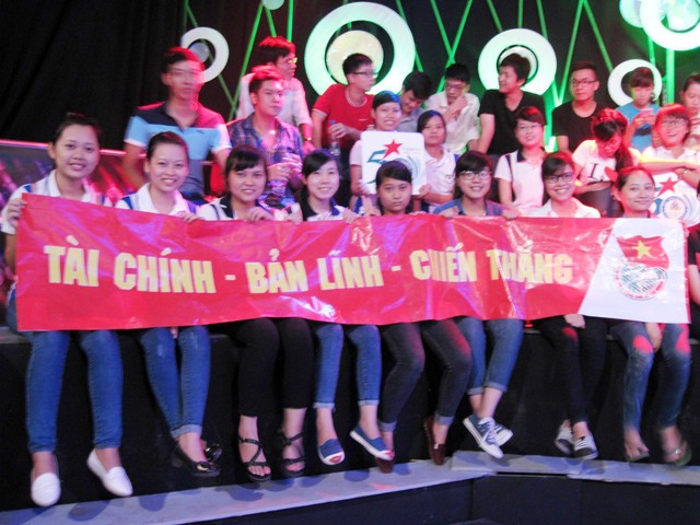 MC Thành Trung cười hí hửng ở Tài năng SV 2014 6