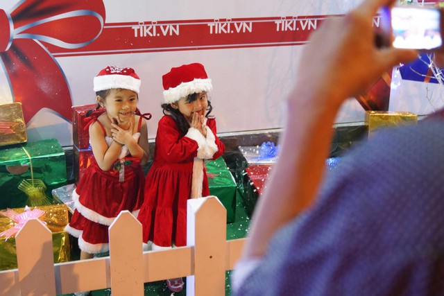 Giới trẻ Sài thành nô nức tham gia offline Giáng sinh của Tiki 4