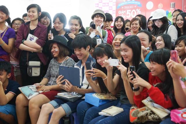 Giới trẻ Sài thành nô nức tham gia offline Giáng sinh của Tiki 11