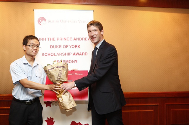 Học bổng toàn phần Hoàng tử Andrew tại ĐH Anh Quốc Việt Nam  1