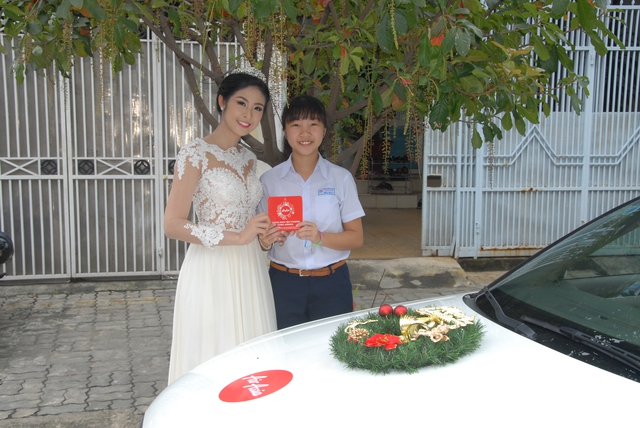 Hoa hậu Ngọc Hân cùng AirAsia chia sẻ yêu thương mùa lễ hội 2