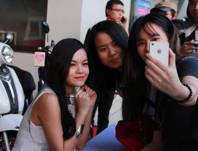 D&agrave;n sao "Ch&agrave;ng trai năm ấy" khuấy động trường ĐH T&ocirc;n Đức Thắng 2